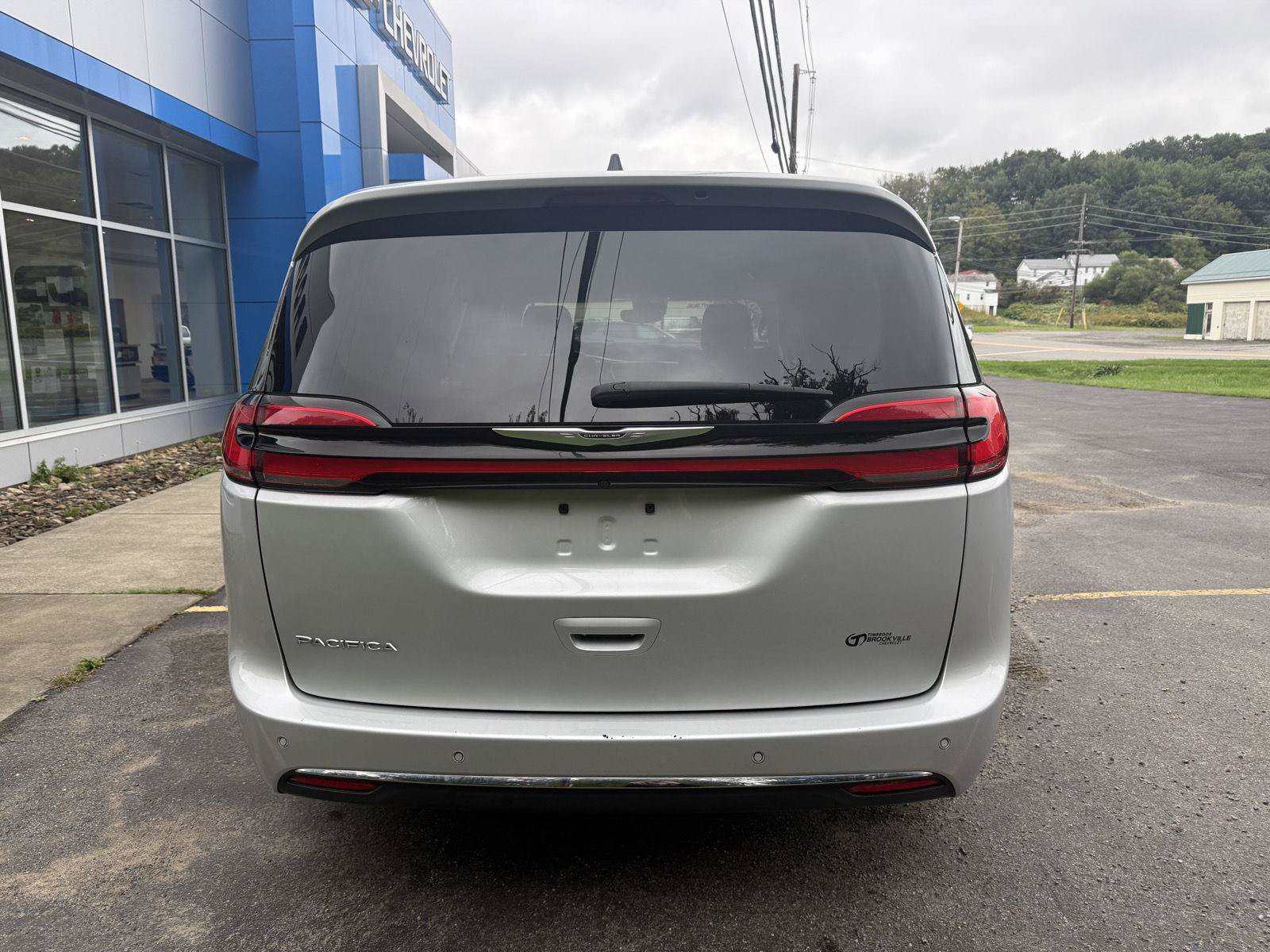 Used 2024 Chrysler Pacifica Touring-L FWD image 24
