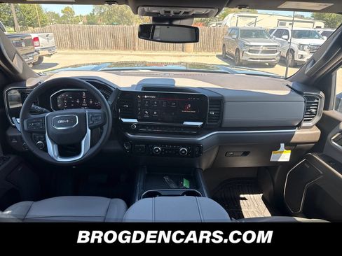 New 2026 GMC Sierra 2500 SLT AWD/4WD image 9