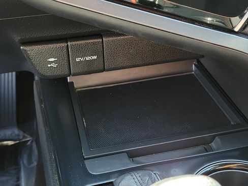 Used 2018 Toyota Camry LE image 23