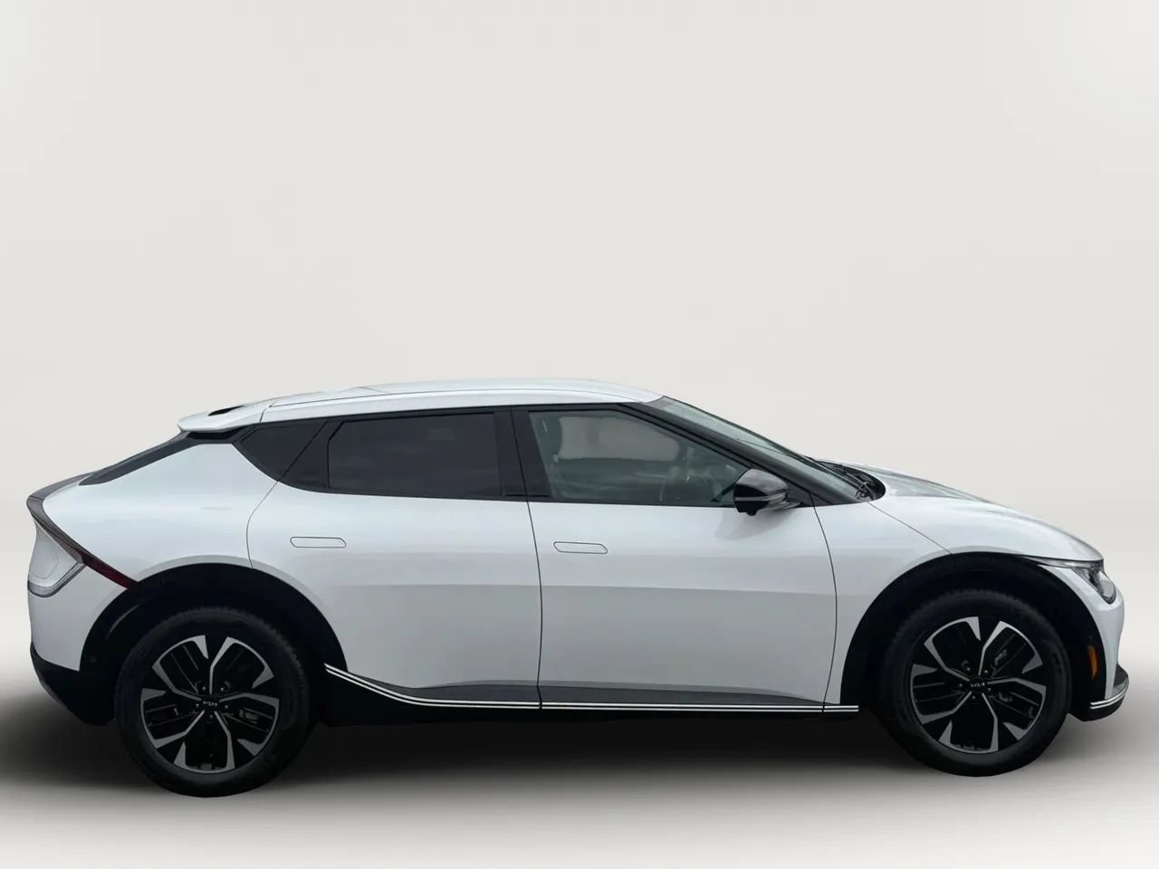 Used 2023 Kia EV6 Wind w/ Wind Technology Package AWD/4WD image 2