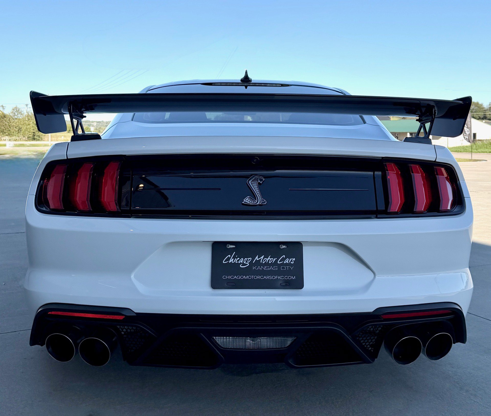 Used 2022 Ford Mustang Shelby GT500 w/ Carbon Fiber Track Pack RWD image 12