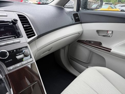 Used 2011 Toyota Venza AWD w/ Convenience Pkg image 19