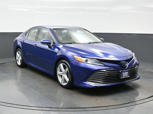 Used 2018 Toyota Camry XLE w/ Four Season Floor Mat Package FWD image 8