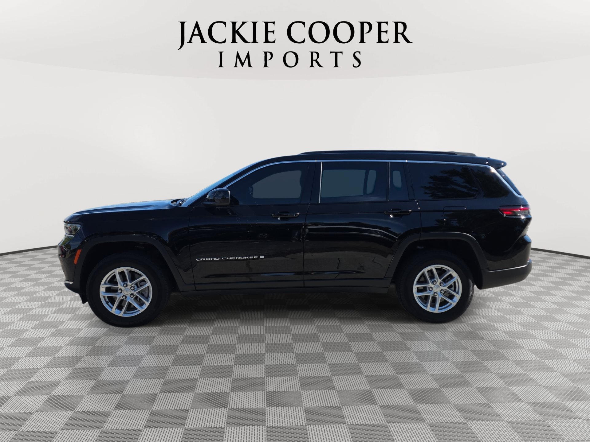 Used 2025 Jeep Grand Cherokee L Laredo w/ Luxury Tech Group I AWD/4WD image 8