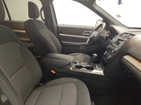 Used 2019 Ford Explorer XLT AWD/4WD image 21