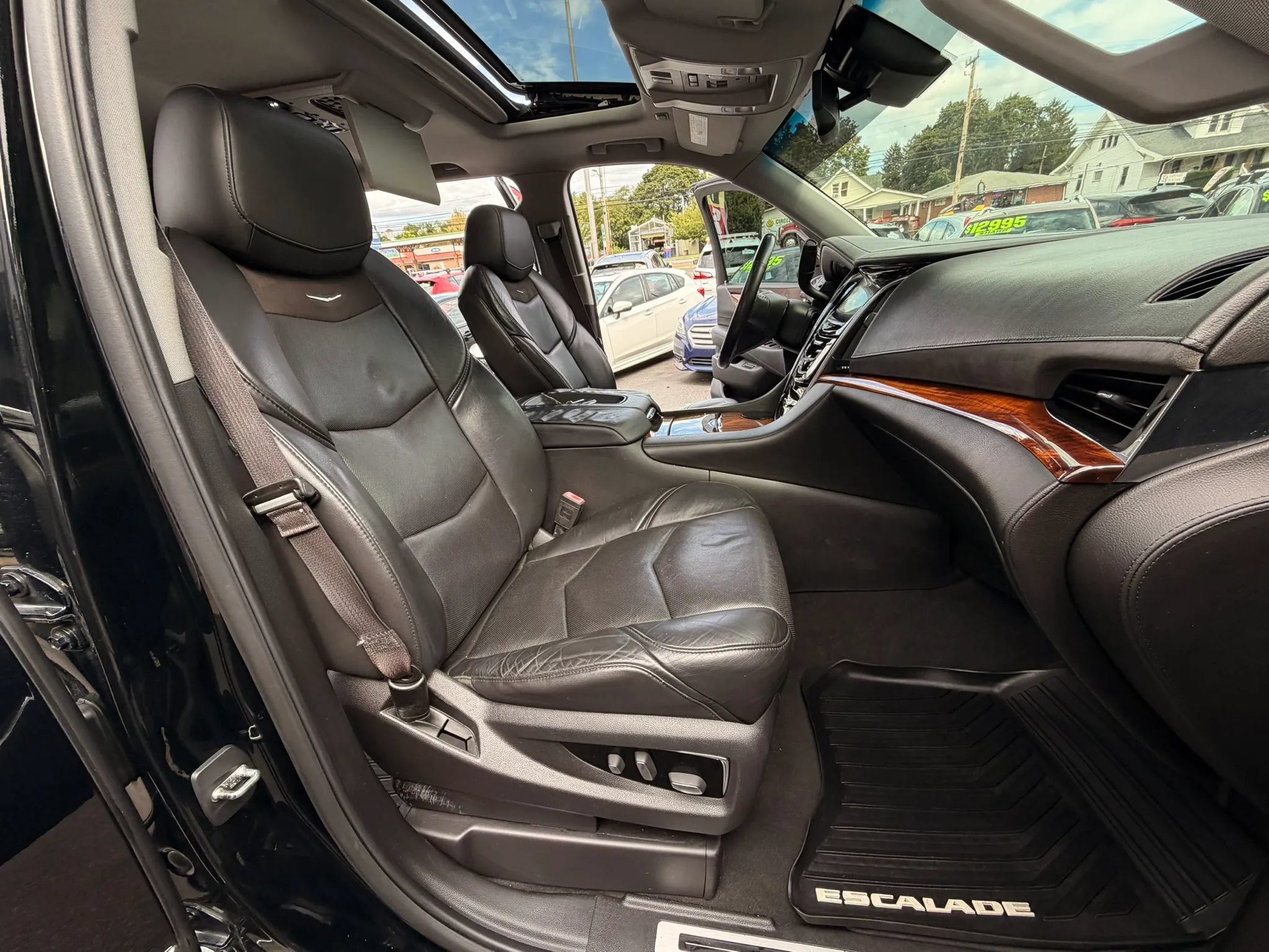 Used 2015 Cadillac Escalade ESV Luxury AWD/4WD image 16