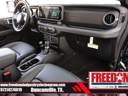 New 2025 Jeep Gladiator Sport image 12