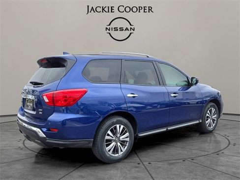 Used 2019 Nissan Pathfinder SV image 5