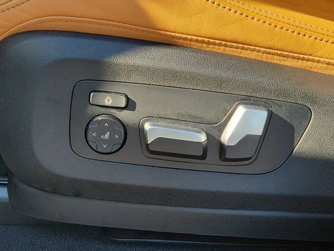 Used 2024 BMW X5 xDrive40i w/ M Sport Package image 21