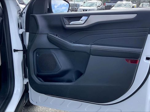 Used 2021 Ford Escape SE image 22