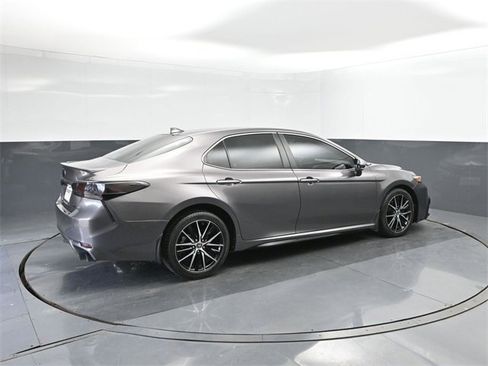 Used 2022 Toyota Camry SE image 15