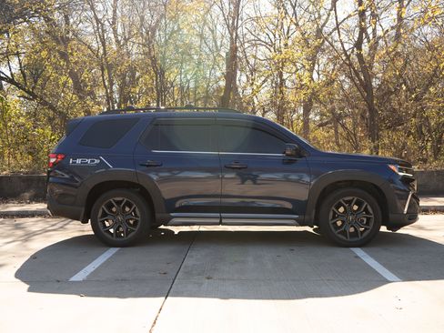 Certified 2024 Honda Pilot Touring image 10