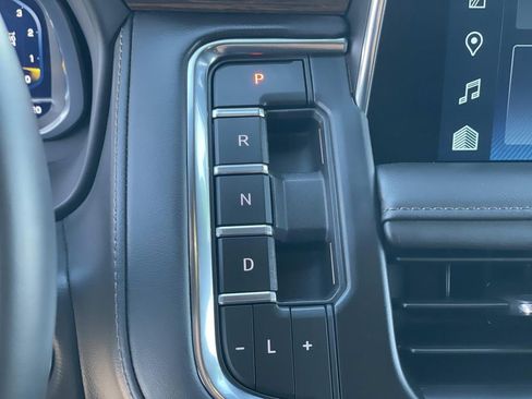 Used 2023 Chevrolet Tahoe High Country image 15