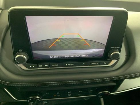 Used 2024 Nissan Rogue S image 11