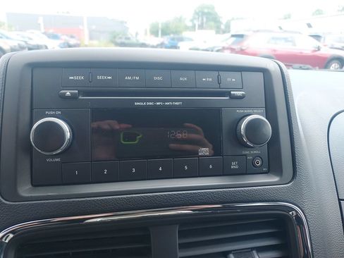 Used 2015 Dodge Grand Caravan SXT FWD image 13