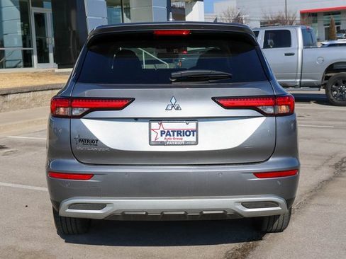 Used 2022 Mitsubishi Outlander SE image 4