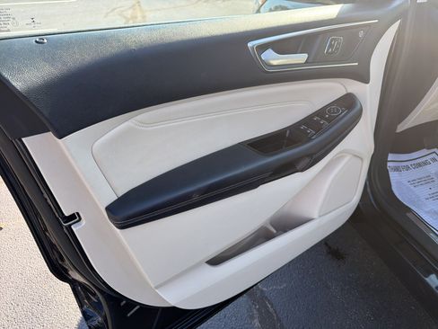 Used 2019 Ford Edge Titanium FWD image 9