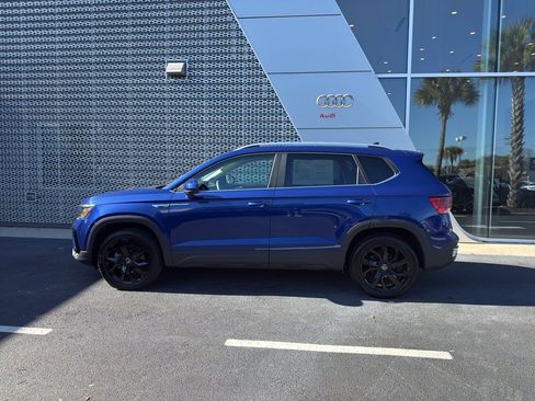 Used 2022 Volkswagen Taos SE w/ Driver Assistance Package image 3