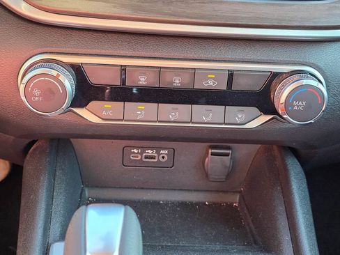 Used 2025 Nissan Altima 2.5 SV FWD image 16