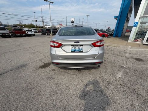 Used 2015 Ford Fusion SE image 4
