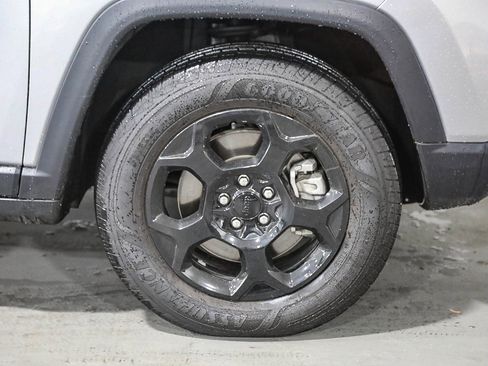 Used 2023 Jeep Compass Trailhawk image 10