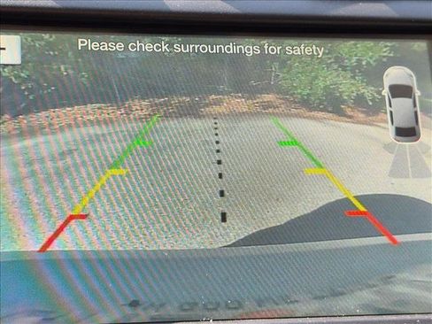 Used 2017 Ford Fusion SE w/ Equipment Group 201A FWD image 13