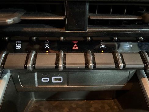 Used 2023 Chevrolet Colorado Z71 w/ Z71 Convenience Package 2 image 20