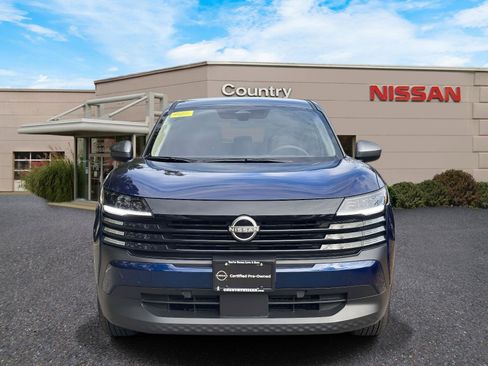 Used 2025 Nissan Kicks SV image 2