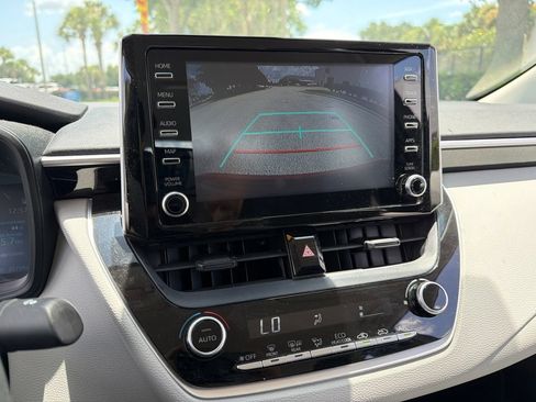 Used 2020 Toyota Corolla LE FWD image 11