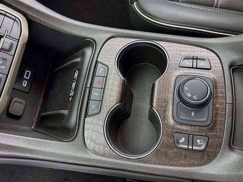 Used 2023 GMC Acadia Denali w/ Denali Ultimate Package FWD image 18