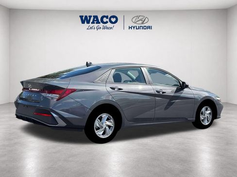 Used 2026 Hyundai Elantra SE FWD image 8