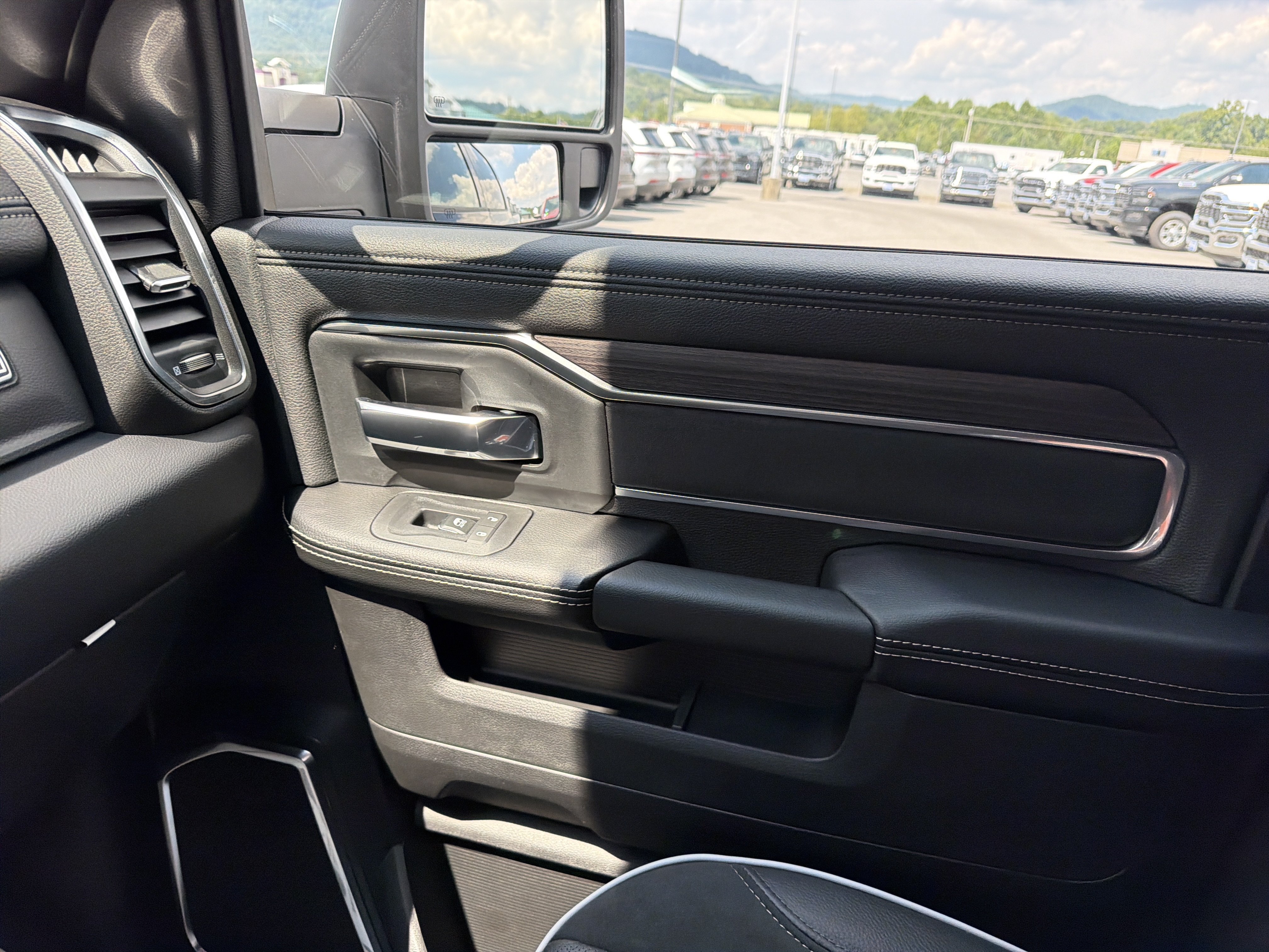 New 2027 RAM 2500 Laramie AWD/4WD image 26