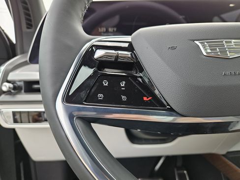 New 2026 Cadillac Vistiq Luxury AWD/4WD image 34