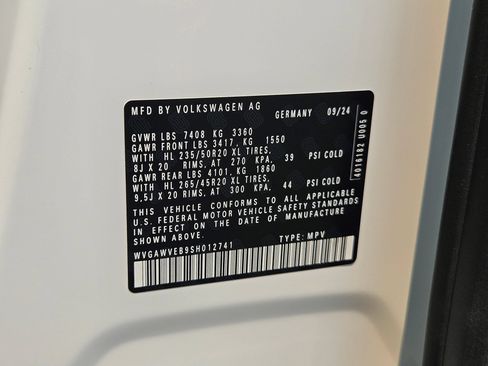 New 2025 Volkswagen ID. Buzz Pro S RWD image 32