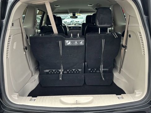 Used 2017 Chrysler Pacifica Touring-L image 14