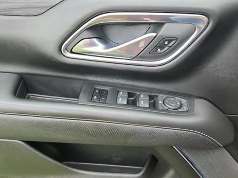 Used 2023 GMC Yukon XL SLT AWD/4WD image 20