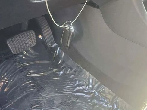 Used 2021 Buick Encore GX Select image 18