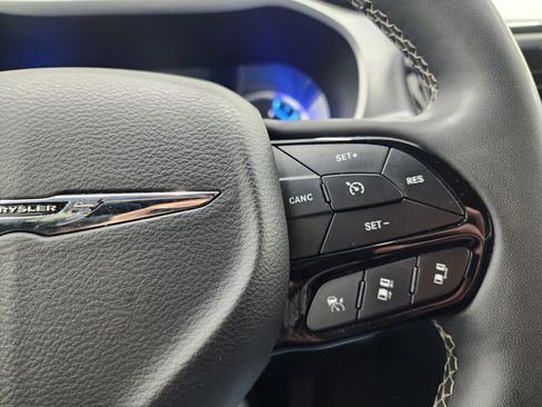 Used 2024 Chrysler Pacifica Limited image 14