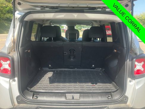Used 2017 Jeep Renegade Latitude AWD/4WD image 21