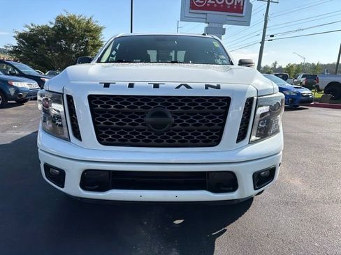 Used 2019 Nissan Titan SV w/ SV Convenience Package AWD/4WD image 3