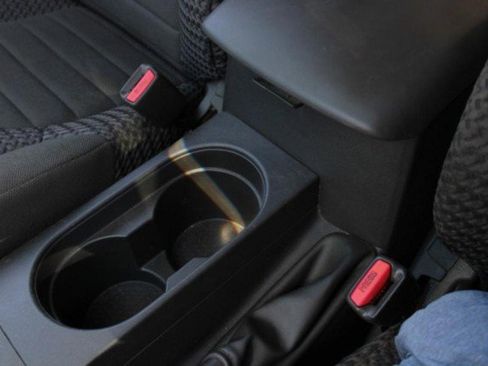 Used 2018 Nissan Frontier SV image 19