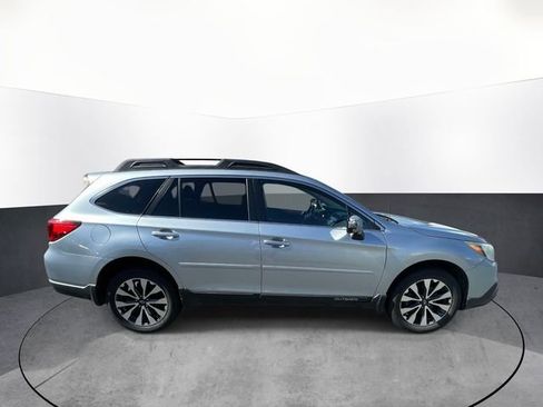 Used 2017 Subaru Outback 2.5i Limited AWD/4WD image 8