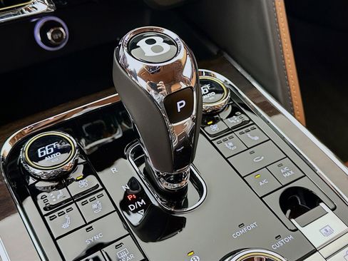 Used 2022 Bentley Flying Spur V8 AWD/4WD image 21