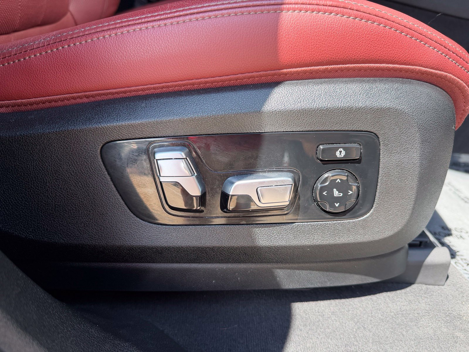 Used 2021 BMW X6 M50i w/ Executive Package AWD/4WD image 37