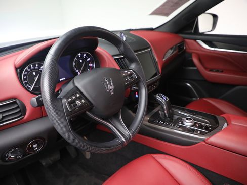 Certified 2023 Maserati Levante GT image 20