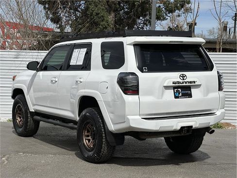 Used 2016 Toyota 4Runner SR5 image 3