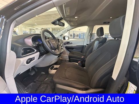 Used 2023 Chrysler Voyager LX image 10