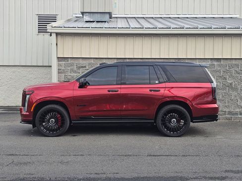 Used 2025 Cadillac Escalade V AWD/4WD image 3