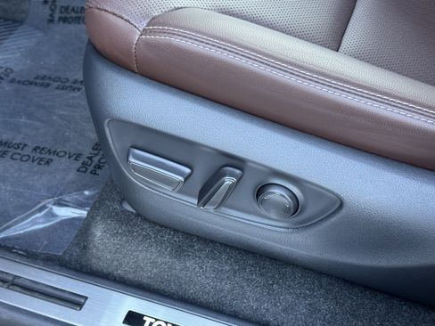 Used 2025 Toyota Land Cruiser image 18