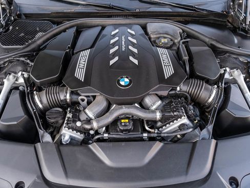 Used 2020 BMW 750i xDrive w/ Executive Package image 39